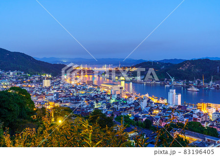 千光寺から新尾道大橋を見る 尾道の夜景の写真素材