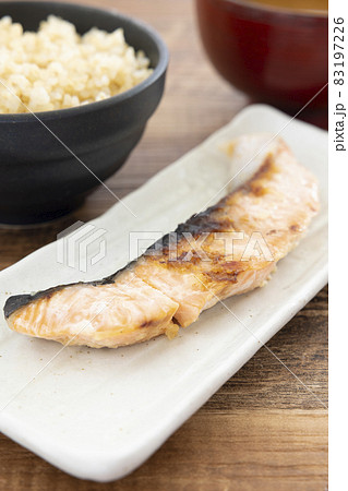 美味しい焼鮭、塩麹焼き 83197226