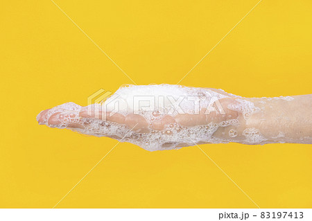 Woman washing hands 83197413