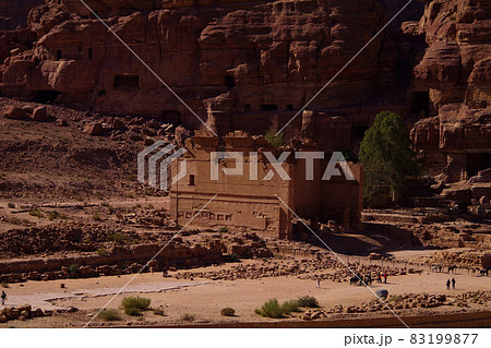 ヨルダン ペトラ遺跡 渓谷 世界遺産 ヨルダン ペトラ遺跡 渓谷 世界遺産 83199877