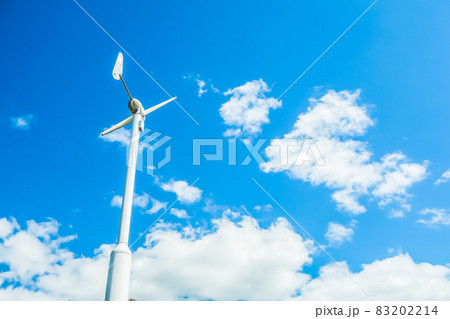 小型風力発電システム 青空 背景素材 小型風力発電システム 青空 背景素材 83202214