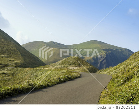 北海道 礼文島 丘陵の道 / Rebun Island, Hokkaido 83202511