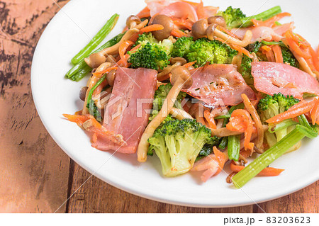 ベーコンと野菜炒め 83203623