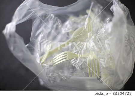 透明なコップや容器のプラスチック製品 83204725