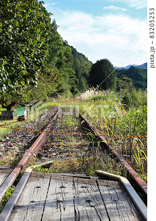 災害や赤字によって廃線になった線路 83205253