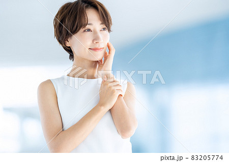 女性　ビューティー　美容　ミドル　スキンケア 83205774