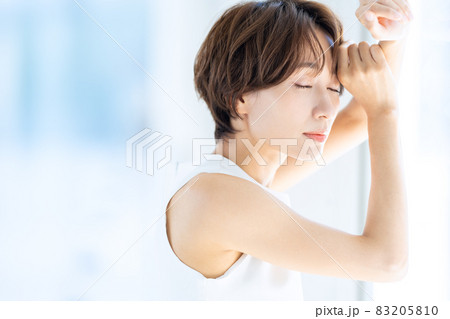 女性　ビューティー　美容　ミドル　スキンケア 83205810