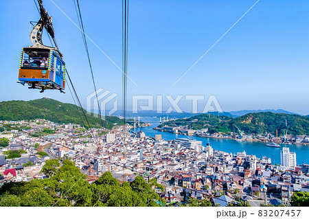 広島県尾道市　尾道の街並みと千光寺山ロープウェイ 83207457
