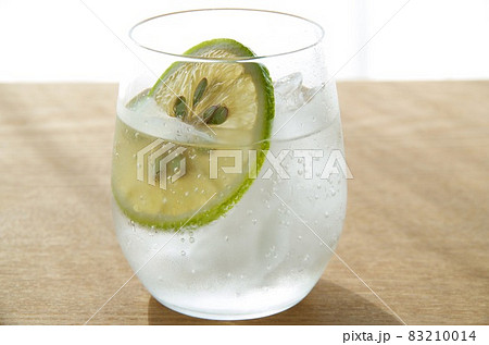 爽やかな　かぼす　炭酸水　イメージ 83210014