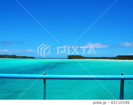 ニューカレドニア、ウベア島の美しい海 83210586