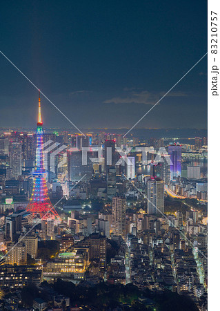 東京都 ライトアップされた東京タワー 都市風景のイラスト素材