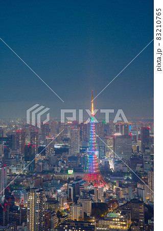 東京都 ライトアップされた東京タワー 都市風景のイラスト素材