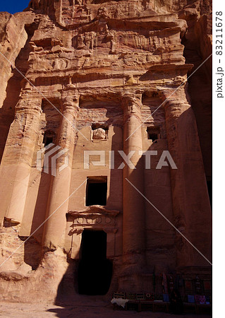 ヨルダン ペトラ遺跡 渓谷 世界遺産 ヨルダン ペトラ遺跡 渓谷 世界遺産 83211678