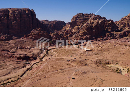 ヨルダン ペトラ遺跡 渓谷 世界遺産 ヨルダン ペトラ遺跡 渓谷 世界遺産 83211696