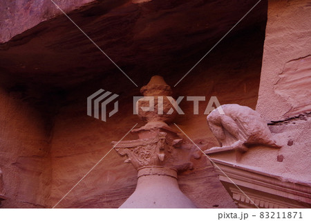 エル・カズネ 宝物殿 ペトラ遺跡 ヨルダン 渓谷 世界遺産 エル・カズネ 宝物殿 ペトラ遺跡 ヨルダン 渓谷 世界遺産 83211871