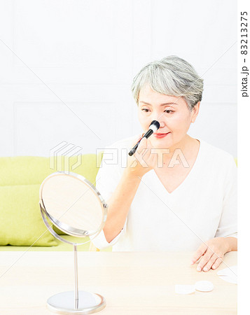 60代 大人 アダルト 83213275