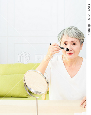 60代 大人 アダルト 83213283