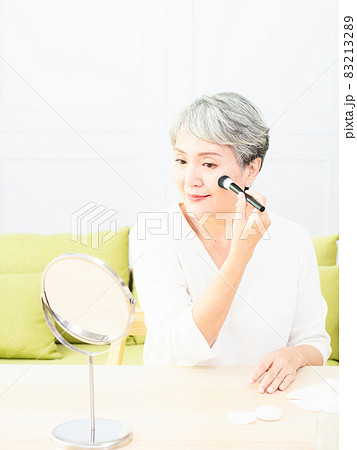 60代 大人 アダルト 83213289