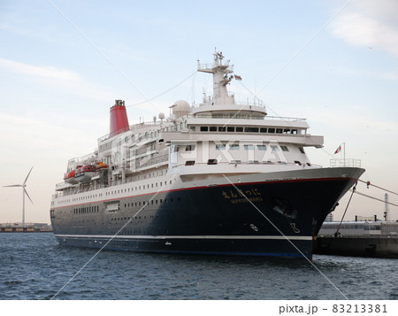 横浜ハンマーヘッド（新港ふ頭客船ターミナル）に停泊中のクルーズ客船「にっぽん丸」 83213381