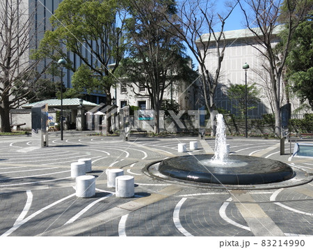 横浜開港広場と横浜開港資料館の写真素材 [83214990] - PIXTA