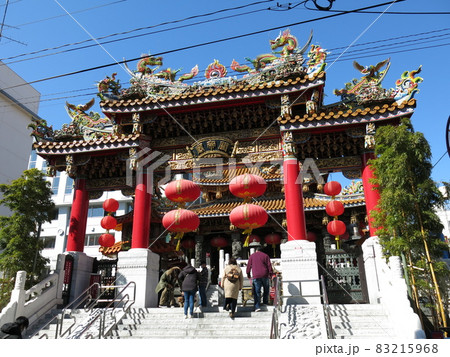 春節燈花の赤い提灯が飾られた2月の横浜関帝廟 春節燈花の赤い提灯が飾られた2月の横浜関帝廟 83215968