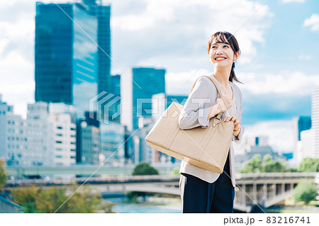 女性　ビジネス 83216741