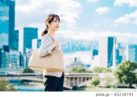 女性　ビジネス 83216745