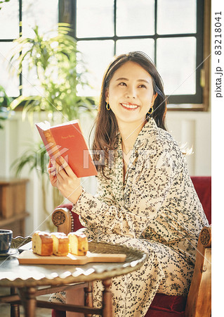 カフェ 女性 カフェ 女性 83218041