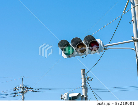 信号機　シグナル　交通標識 83219081