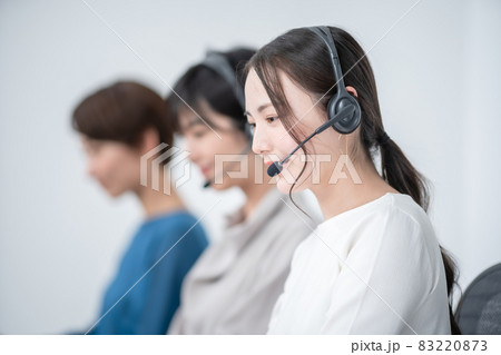 オペレーター 女性 3人 オペレーター 女性 3人 83220873