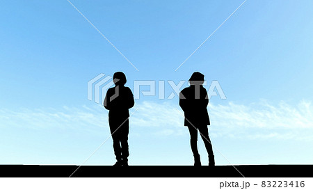 気まずい女性2人の人物シルエット_青空背景 気まずい女性2人の人物シルエット_青空背景 83223416