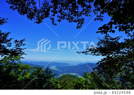 神室山からの湯沢市の街並み 83224598