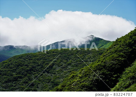 雲のかかる神室連峰 雲のかかる神室連峰 83224707
