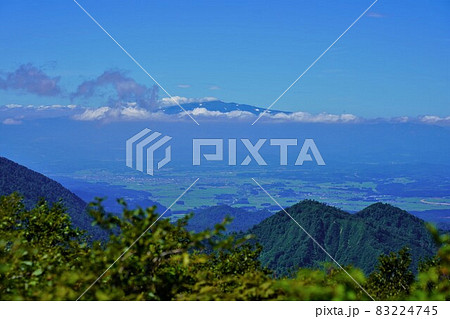 神室山からの月山と新庄市の街並み 神室山からの月山と新庄市の街並み 83224745