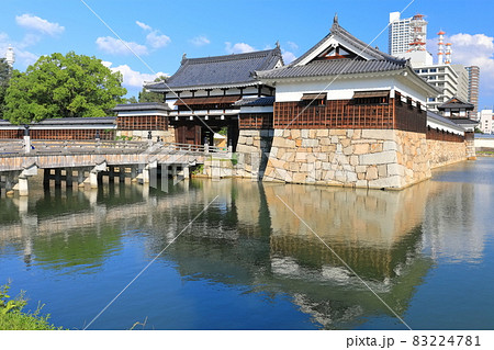【広島県】晴天下の広島城 二の丸表御門 【広島県】晴天下の広島城 二の丸表御門 83224781