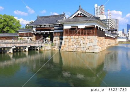 【広島県】晴天下の広島城 二の丸表御門 【広島県】晴天下の広島城 二の丸表御門 83224786