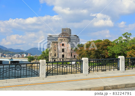【広島県】晴天下の原爆ドーム 83224791