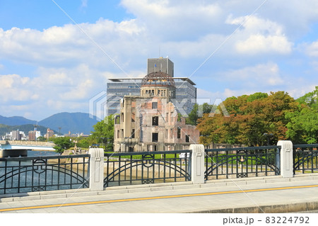 【広島県】晴天下の原爆ドーム 83224792