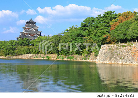 【広島県】晴天下の広島城天守閣 【広島県】晴天下の広島城天守閣 83224833