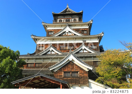 【広島県】晴天下の広島城天守閣 【広島県】晴天下の広島城天守閣 83224875