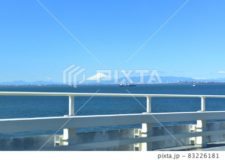 2021年、東京湾アクアラインの風景 83226181