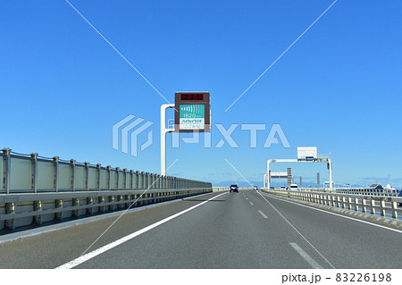 2021年、東京湾アクアラインの風景 83226198