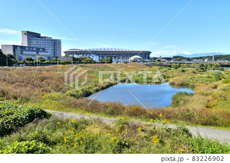 新横浜大橋より横浜労災病院、横浜国際総合競技場方面を望む(神奈川県横浜市)【2021.10】 83226902