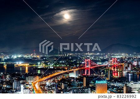 高塔山展望台から見る十五夜の美しい北九州市の都市夜景 83226992