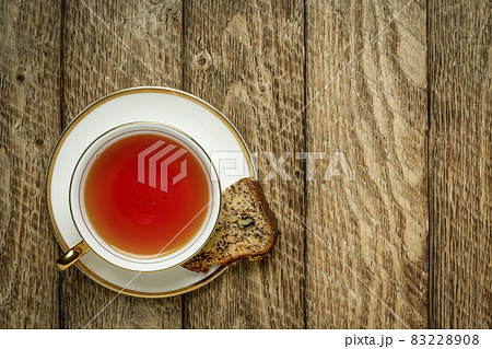 banana bread with red tea 83228908