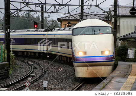 秋雨の鬼怒川路へ…東武特急『スペーシア』　鬼怒川線・大谷向駅 83228998