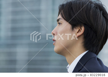 リクルートスーツの若い男性 就活 新入社員 リクルートスーツの若い男性 就活 新入社員 83229016