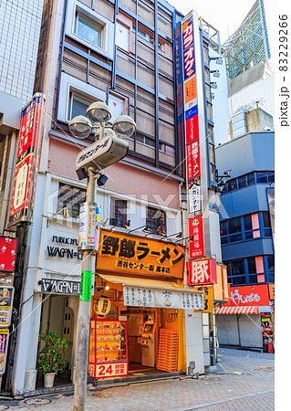 東京 渋谷区 渋谷センター街の都市風景 東京 渋谷区 渋谷センター街の都市風景 83229266