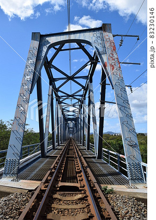 鉄橋と鉄道線路 83230146