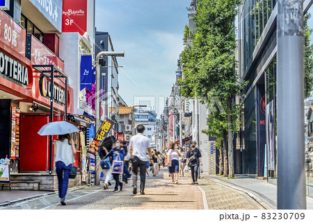 東京渋谷の都市風景　原宿・竹下通り 83230709
